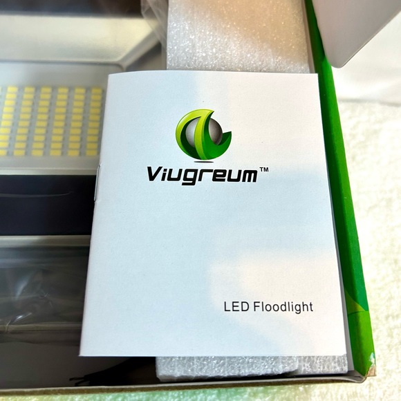 Viugreum 30w/110v LED Flood Light Warm White Outdoor Spotlight - JPD5PT30W/110V - Picture 4 of 9